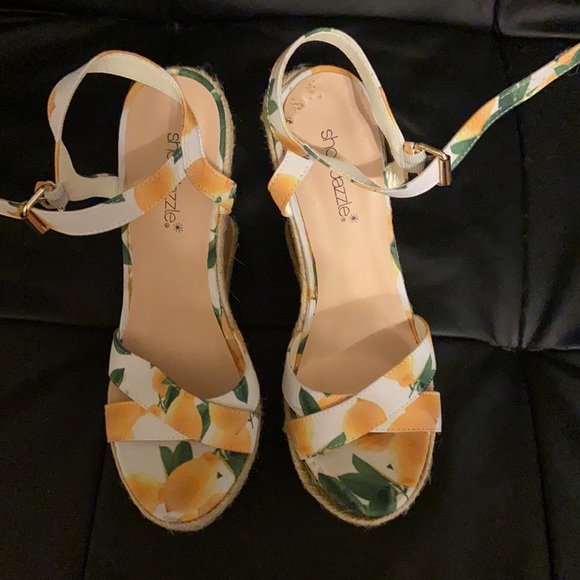 Shoe Dazzle Lemon Patterned Wedges, 7.5 - Picture 3 of 5